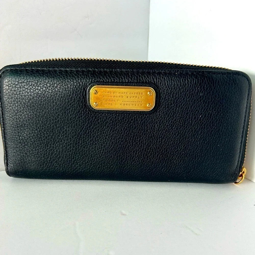 Marc by Marc Jacobs NWOT Black Pebble Leather Large Zippered Wallet